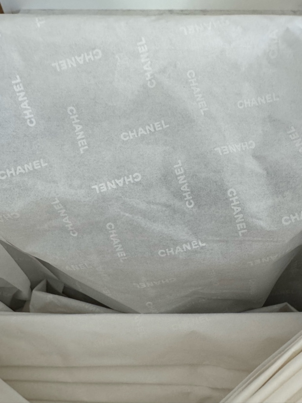 CHANEL Black Box with White Logo - Picture 7 of 13